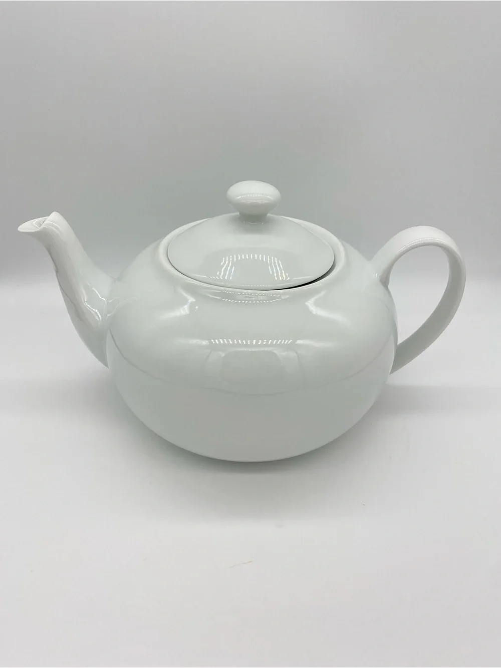 Classic White Ceramic Teapot with Lid Farmhouse Cottage Kitchen Tea Pot